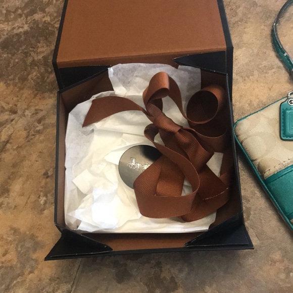 Coach handbag / wristlet - Picture 3 of 8